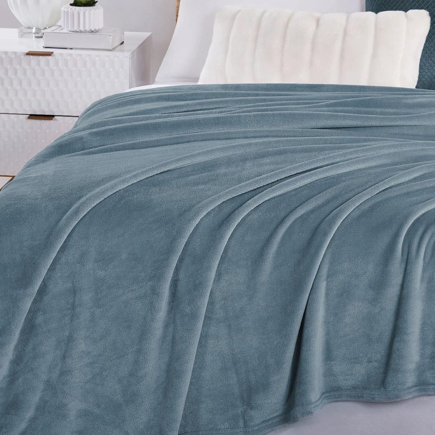 Luxury Redos Microfiber Blankets